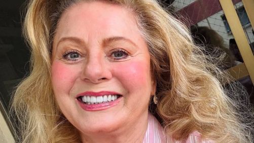 Vera Fisher tem uma carreira marcada por sucessos na televisão. Algumas de suas novelas mais lembradas são “Laços de Família”, “O Clone”, “Senhora do Destino” e “Caminho das Índias”