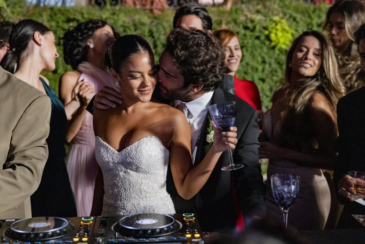 Festa de casamento de Fátima (Bella Campos) e Afonso (Humberto Carrão) com a participação do DJ Alok • Globo/ Fábio Rocha