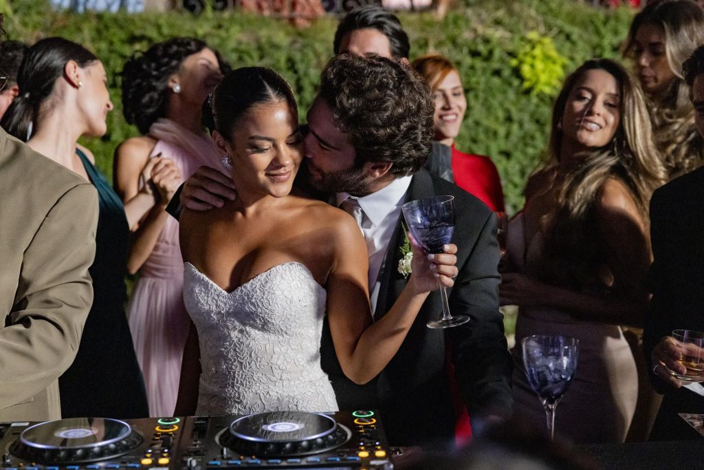 Festa de casamento de Fátima (Bella Campos) e Afonso (Humberto Carrão) com a participação do DJ Alok