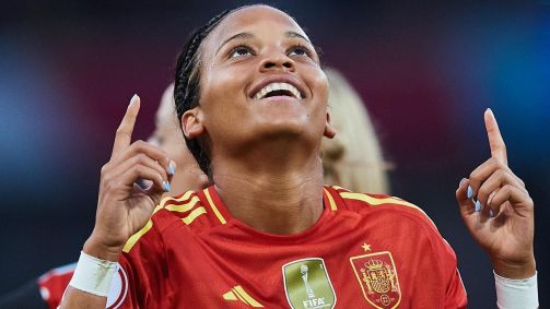Vicky López celebrando seu gol na vitória da Espanha pela Eurocopa Feminina