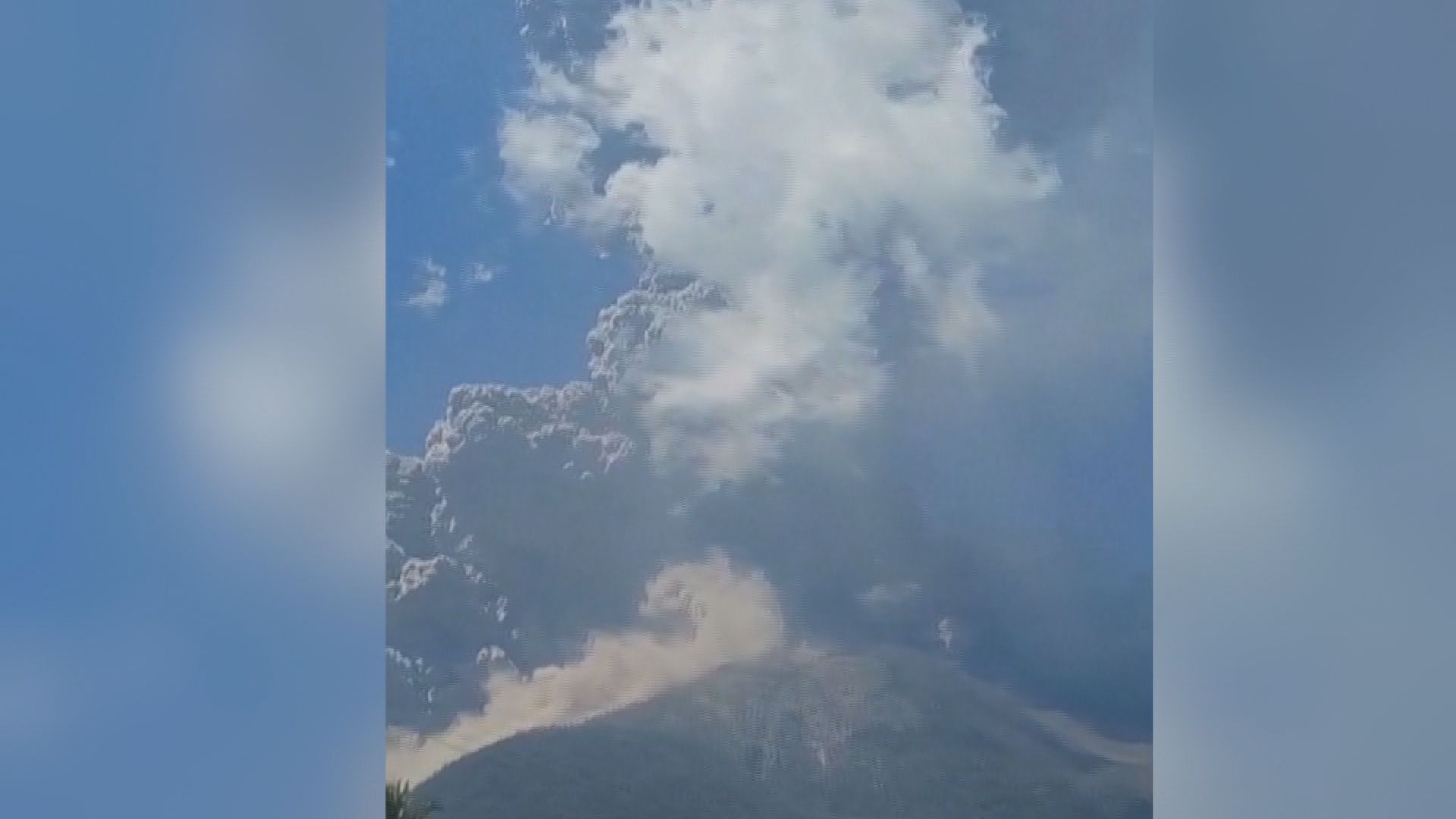 Vulcão entra em erupção na Indonêsia