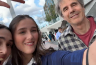 Walter Salles faz aparição inusitada em show de estrela do pop; entenda