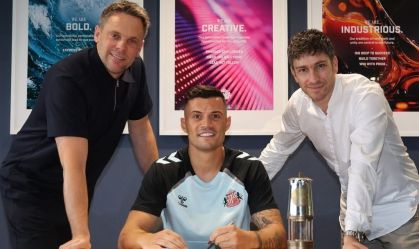 Xhaka retorna ao futebol inglês e acerta com o Sunderland até 2027