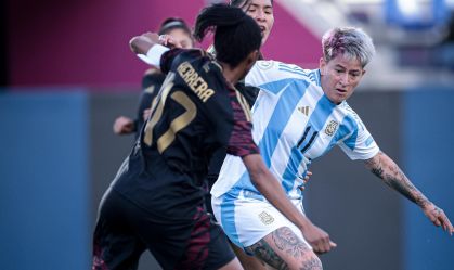 Atacante do Grêmio marca no fim, e Argentina vence Peru pela Copa América
