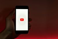 YouTube libera IA que transforma fotos em vídeos curtos; saiba usar