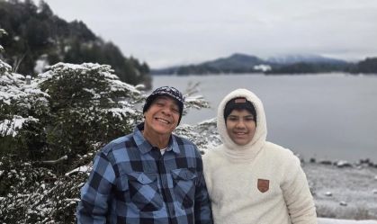 Zeca Pagodinho curte férias com a família em Bariloche; veja fotos