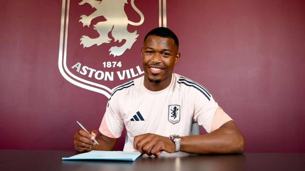Zepiqueno Redmond assinou com o Aston Villa e vai disputar a Premier League