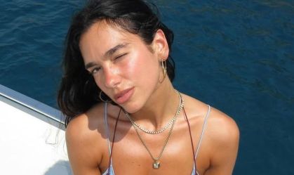 Yoga na prancha e Ibiza: Veja a comemoração de pré aniversário de Dua Lipa