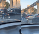 Motorista toma arma de bandido no trânsito e atira no ladrão