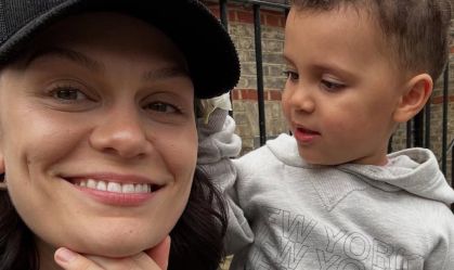 Jessie J desabafa sobre câncer "roubar" sua maternidade e "medo de morrer"