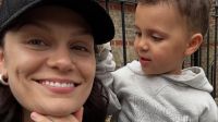 Jessie J desabafa sobre câncer "roubar" sua maternidade e "medo de morrer"