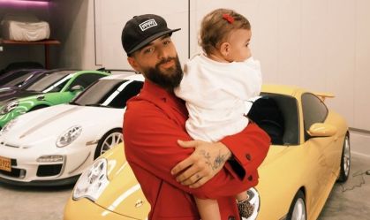 Maluma dá "bronca" em mãe por levar bebê para seu show