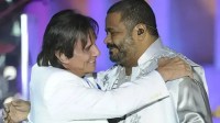 Roberto Carlos homenageia Arlindo Cruz durante show