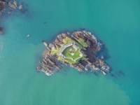 Ilha com forte do século 19 vai à venda por US$ 4 milhões; veja imagens