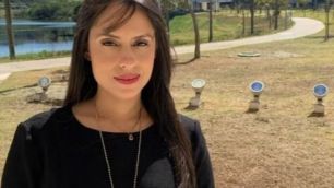 Delegada esposa de empresário que matou gari tem afastamento prorrogado