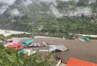 Mais de 50 pessoas desapareceram após fortes enchentes atingirem Himalaia