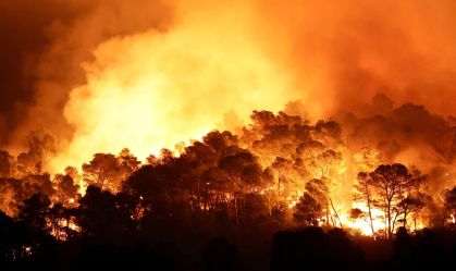 Maior incêndio da França perde intensidade, mas ainda não foi controlado
