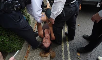 Polícia britânica prende 150 pessoas em protesto contra proibição de grupo