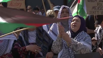 Centenas de pessoas protestam pela liberdade da Palestina em Berlim, na Alemanha