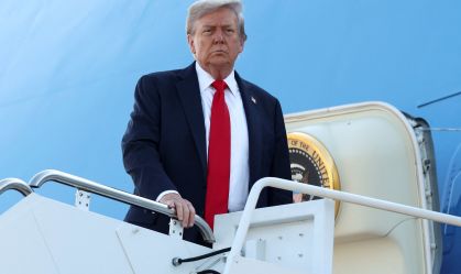 Trump embarca para o Alasca para reunião com Putin sobre guerra na Ucrânia