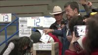 Samuel Doria Medina vota em eleições presidenciais na Bolívia