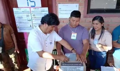 Evo Morales vota em eleições presidenciais na Bolívia