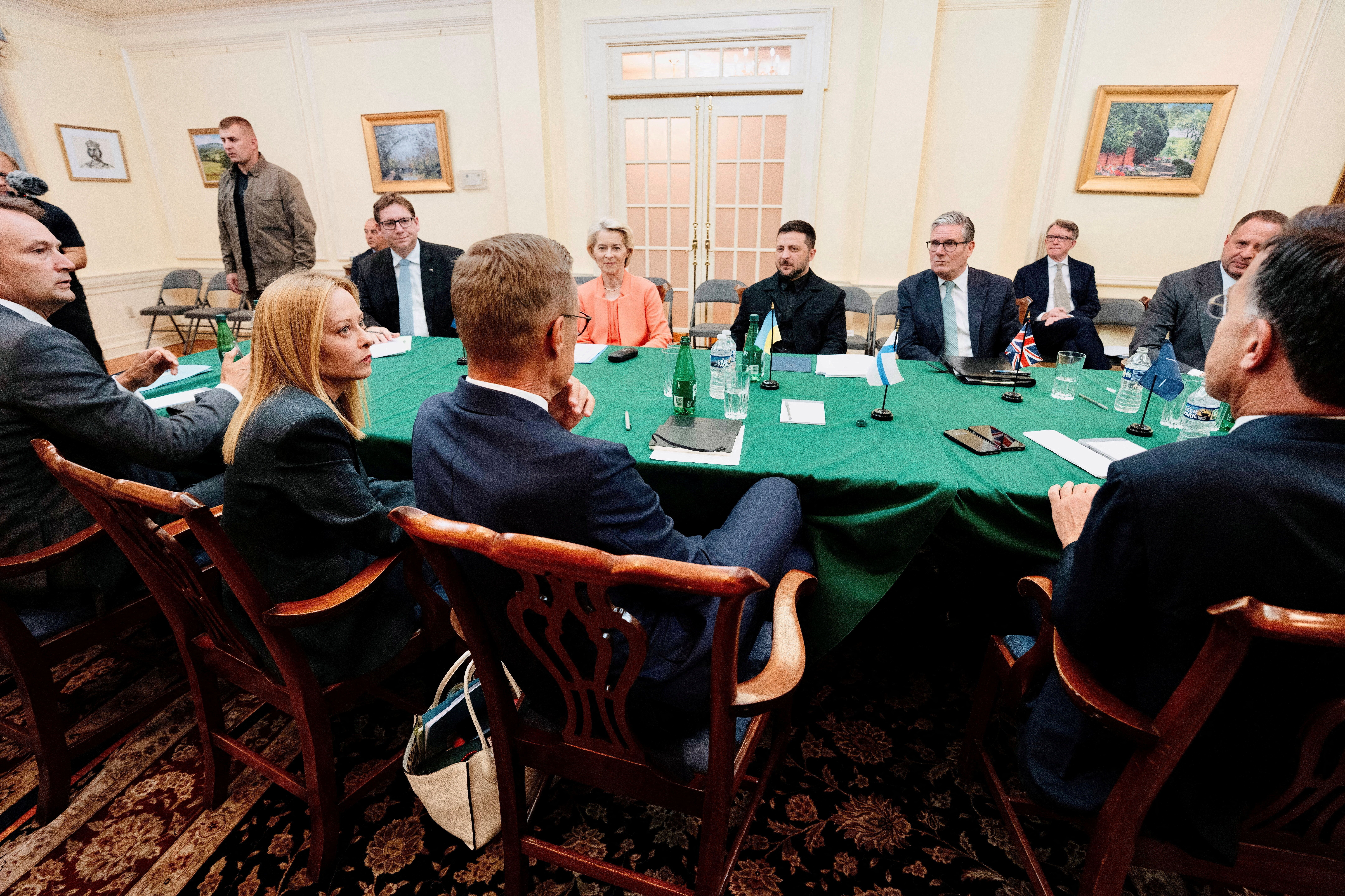 Presidente ucraniano Volodymyr Zelenskiy com líderes europeus em Washington