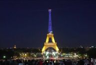 Torre Eiffel ganha cores da Ucrânia em Dia da Independência