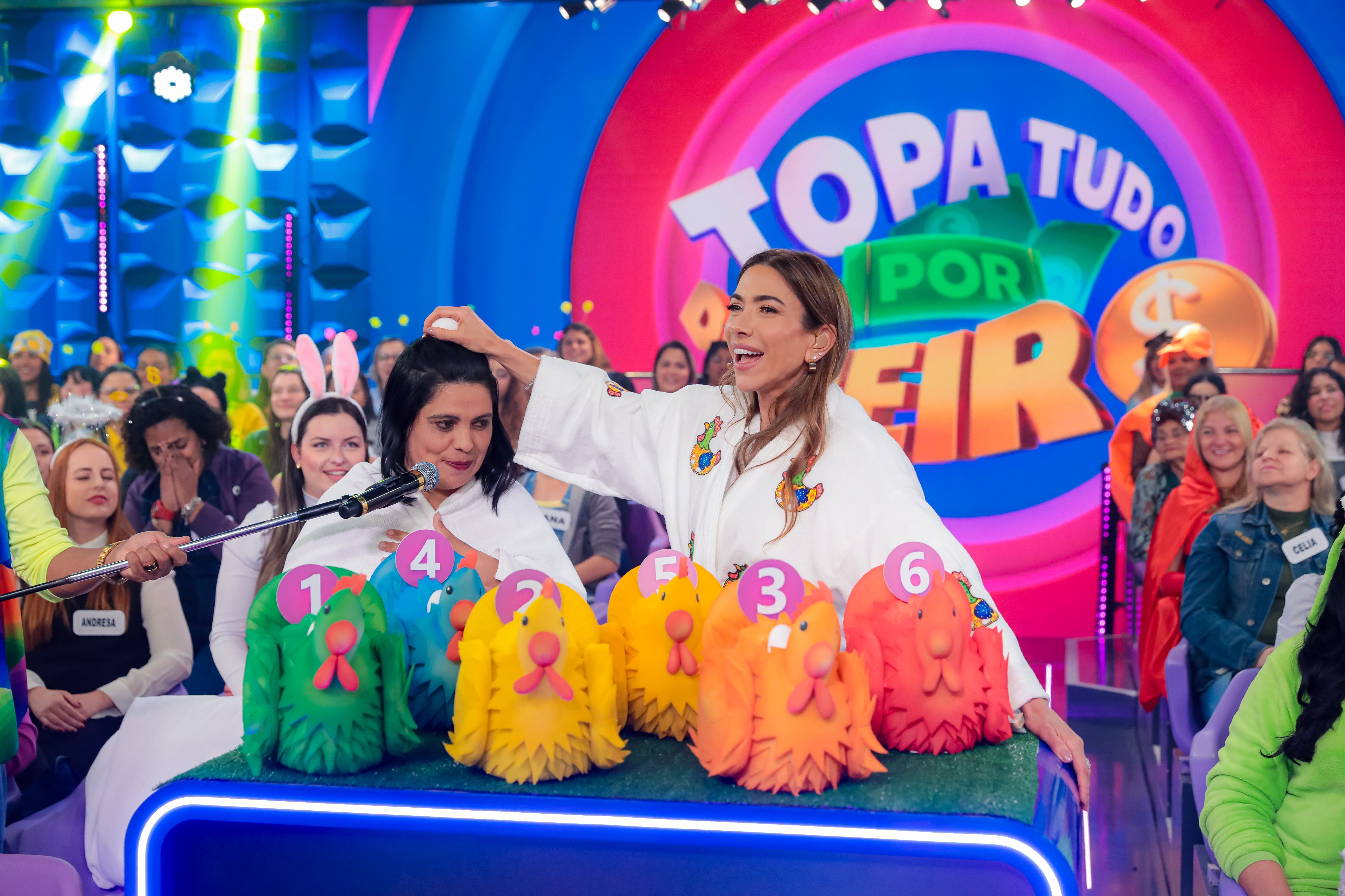 Patricia Abravanel em nova versão do quadro "Topa Tudo por Dinheiro" • Divulgação/Gabriel Cardoso