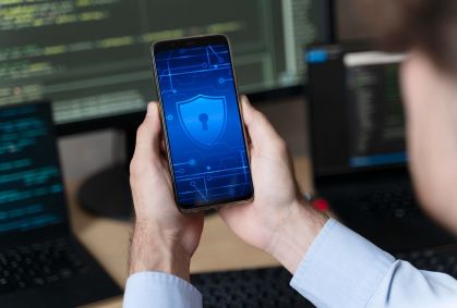 Donos de iPhone são menos cuidadosos com segurança digital, diz estudo