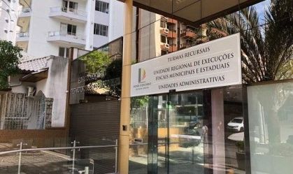 Juntos há 35 anos: Justiça concede divisão de pensão para viúvas de trisal