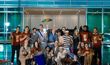 “A cultura não deixa a gente ser submisso” diz Lula em première de filme