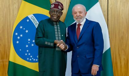 Ao lado de presidente da Nigéria, Lula fala em buscar mundo "sem hegemonia"