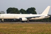 Avião especial e todo branco do governo dos EUA pousa no Brasil