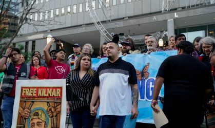 Juíza deve exigir que deportado por engano fique nos EUA enquanto recorre