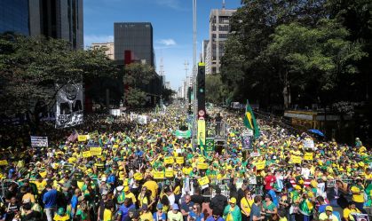 Poder360: ato bolsonarista na Paulista reúne 57,6 mil; USP fala em 37,6 mil