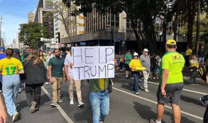 Manifestantes agradecem e pedem "ajuda" a Trump em ato da oposição