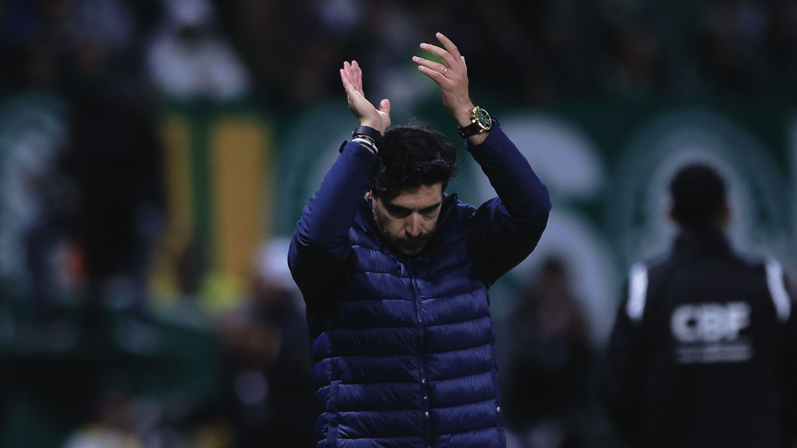 Abel Ferreira debocha de ofensas da torcida do Palmeiras