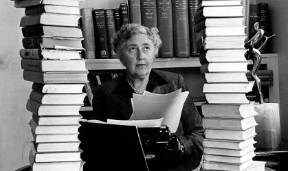Por que Agatha Christie é conhecida como a “rainha do crime”?