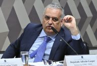 Relator da CPMI do INSS ameaça dar voz de prisão a delegado da PF