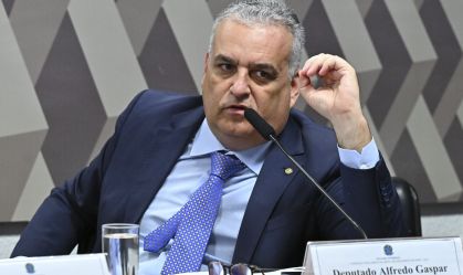 Relator da CPMI do INSS ameaça dar voz de prisão a delegado da PF