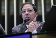 Vice da Câmara diz que pautará anistia assim que Hugo se ausentar do país