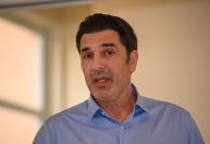 Edu Guedes chora ao relembrar câncer de pâncreas em evento com Ana Hickmann