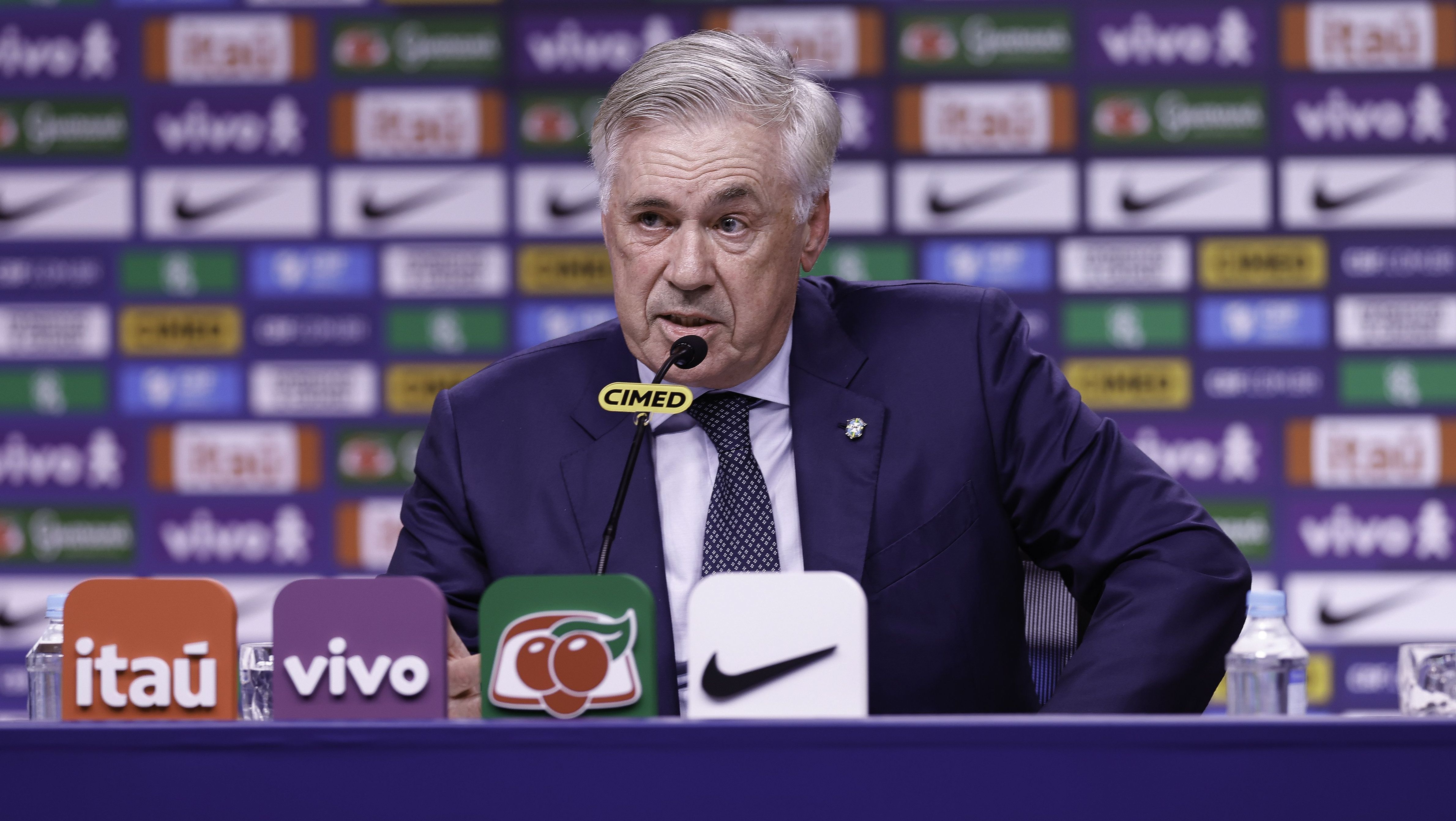 Ancelotti durante convocação para os jogos contra Chile e Bolívia