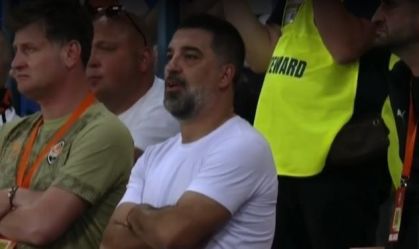 Ex-Barcelona tem ataque de fúria e é expulso em jogo da Europa League