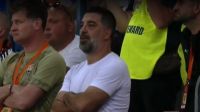 Ex-Barcelona tem ataque de fúria e é expulso em jogo da Europa League