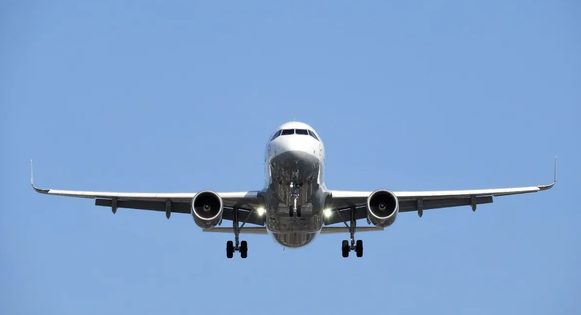 Aeroportos da União Europeia devem alterar limite de 100 ml para líquidos