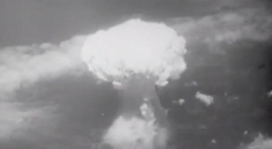 Ataque com bomba nuclear realizado pelos EUA no Japão no final da Segunda Guerra Mundial • REUTERS / FRANKLIN D. ROOSEVELT PRESIDENTIAL LIBRARY / HIROSHIMA PEACE MEMORIAL MUSEUM HANDOUT / HIROSHIMA CITY HANDOUT / RUSSIAN DEFENCE MINISTRY / OSTOK NEWS AGENCY