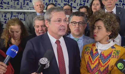 Líder do PT nega existência de acordo para pautar anistia na Câmara