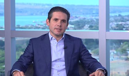 Brasil vive momento "atípico" e há uma crise entre Poderes, diz Hugo à CNN